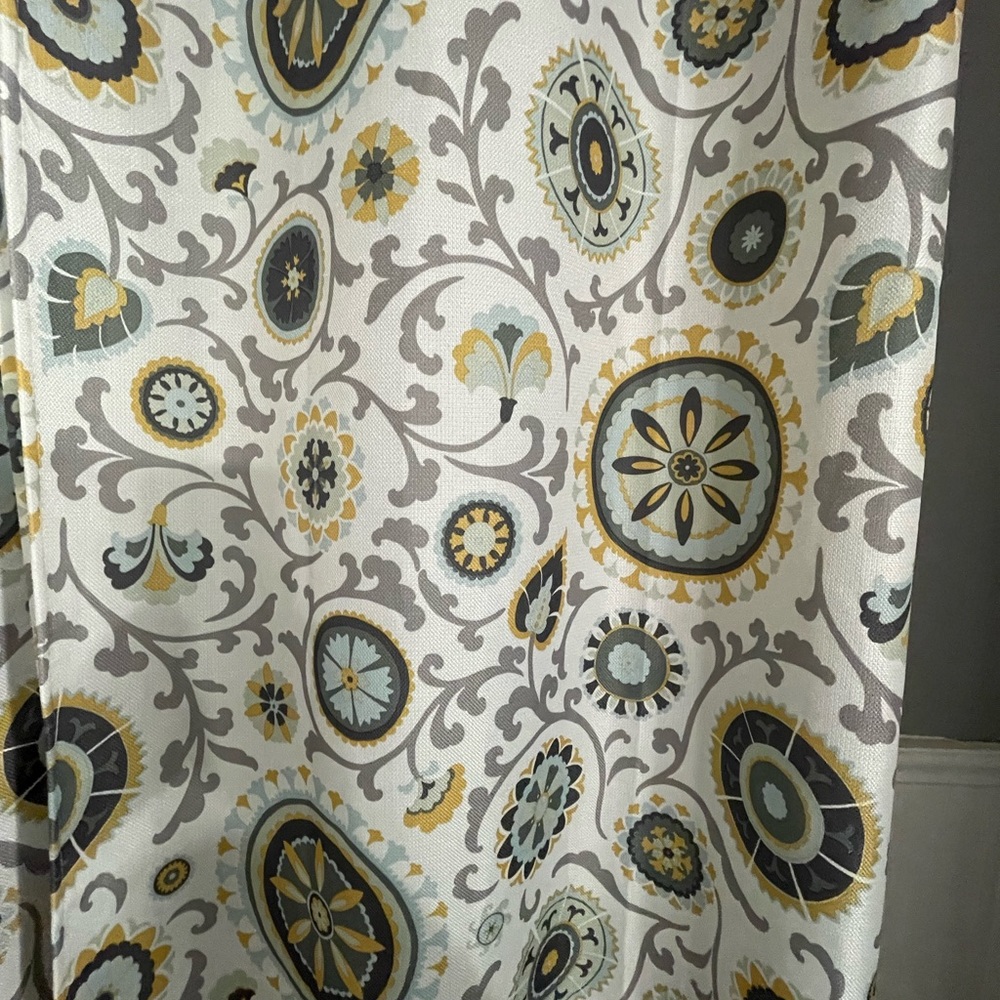 2 curtain panels